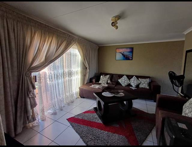 2 BEDROOM COMPLEX FOR SALE IN WINCHESTER HILLS